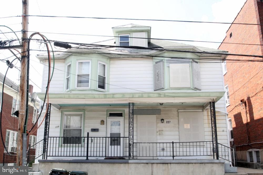 227 N Locust Street photo 5