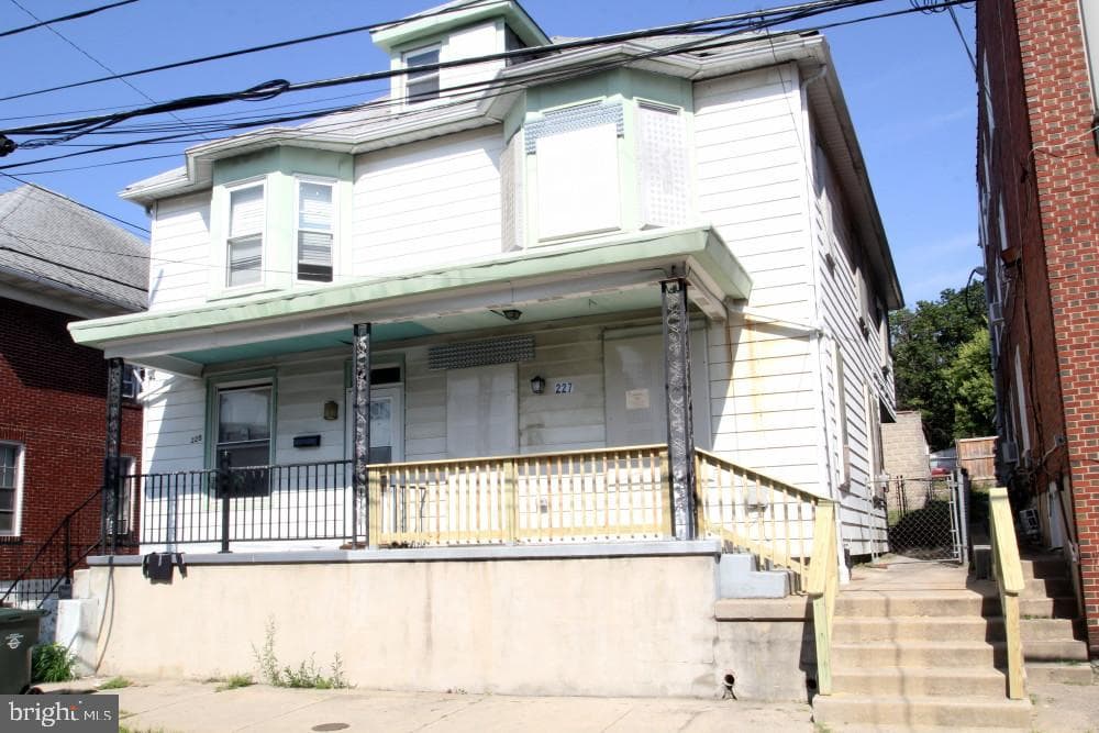 227 N Locust Street photo 6