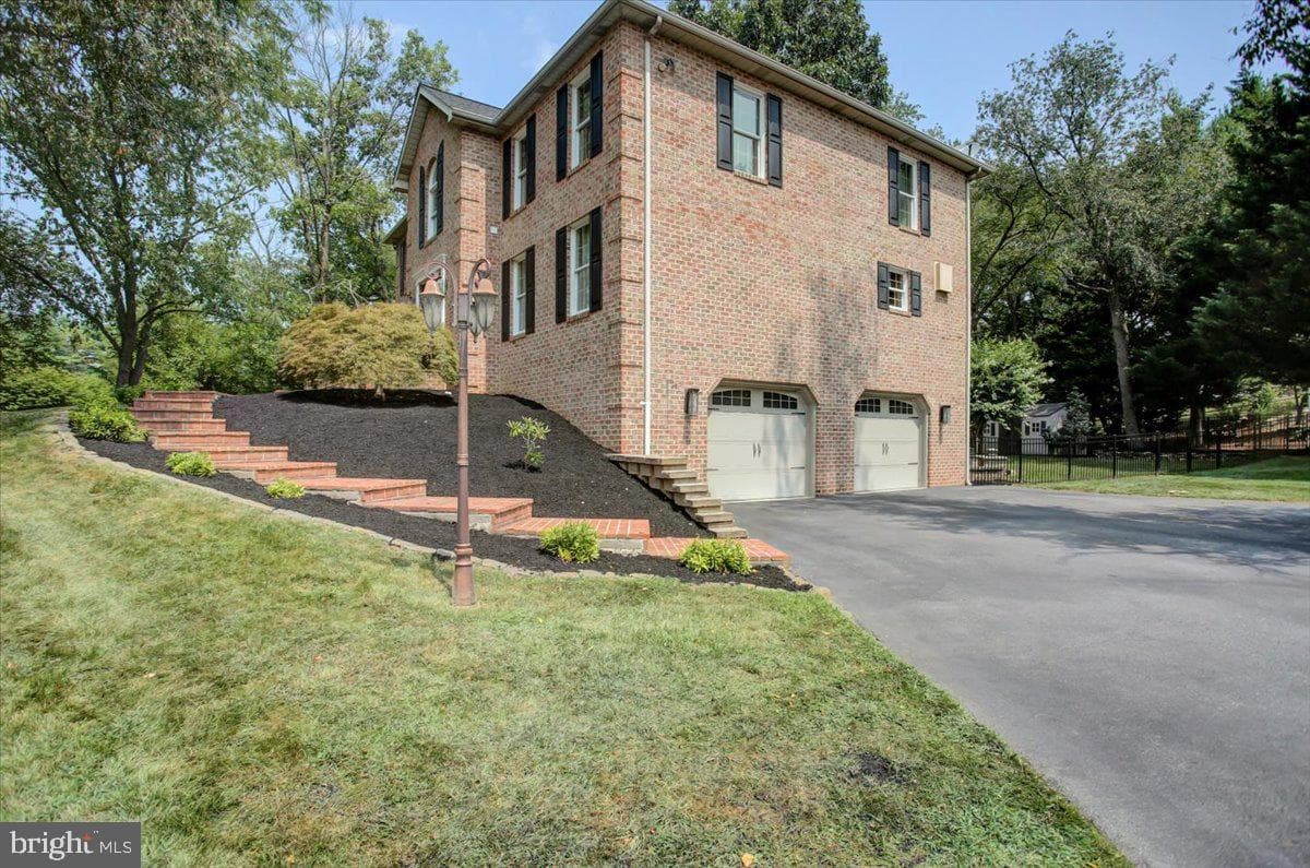20204 Plumwood Drive photo 3