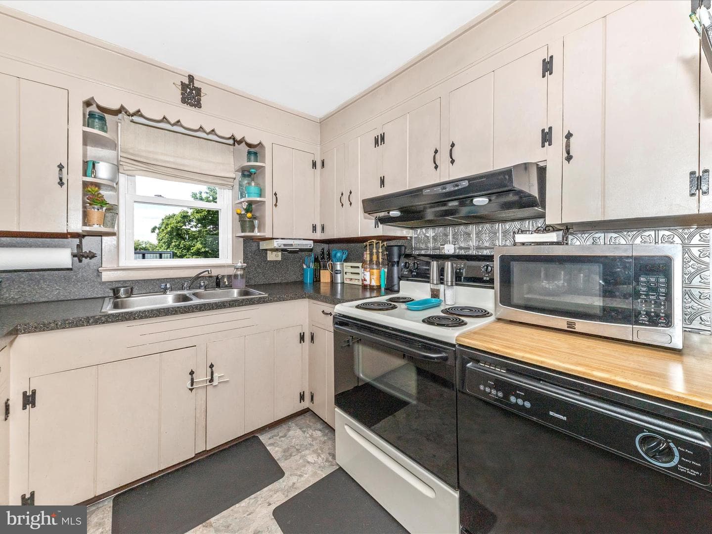 17216 Amber Drive photo 8