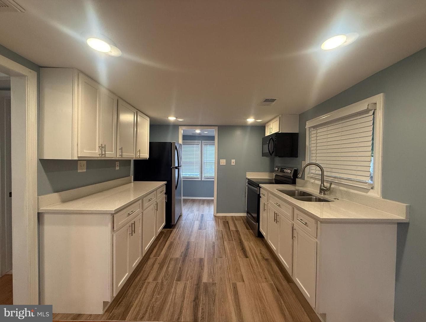 518 Stratford Avenue photo 3
