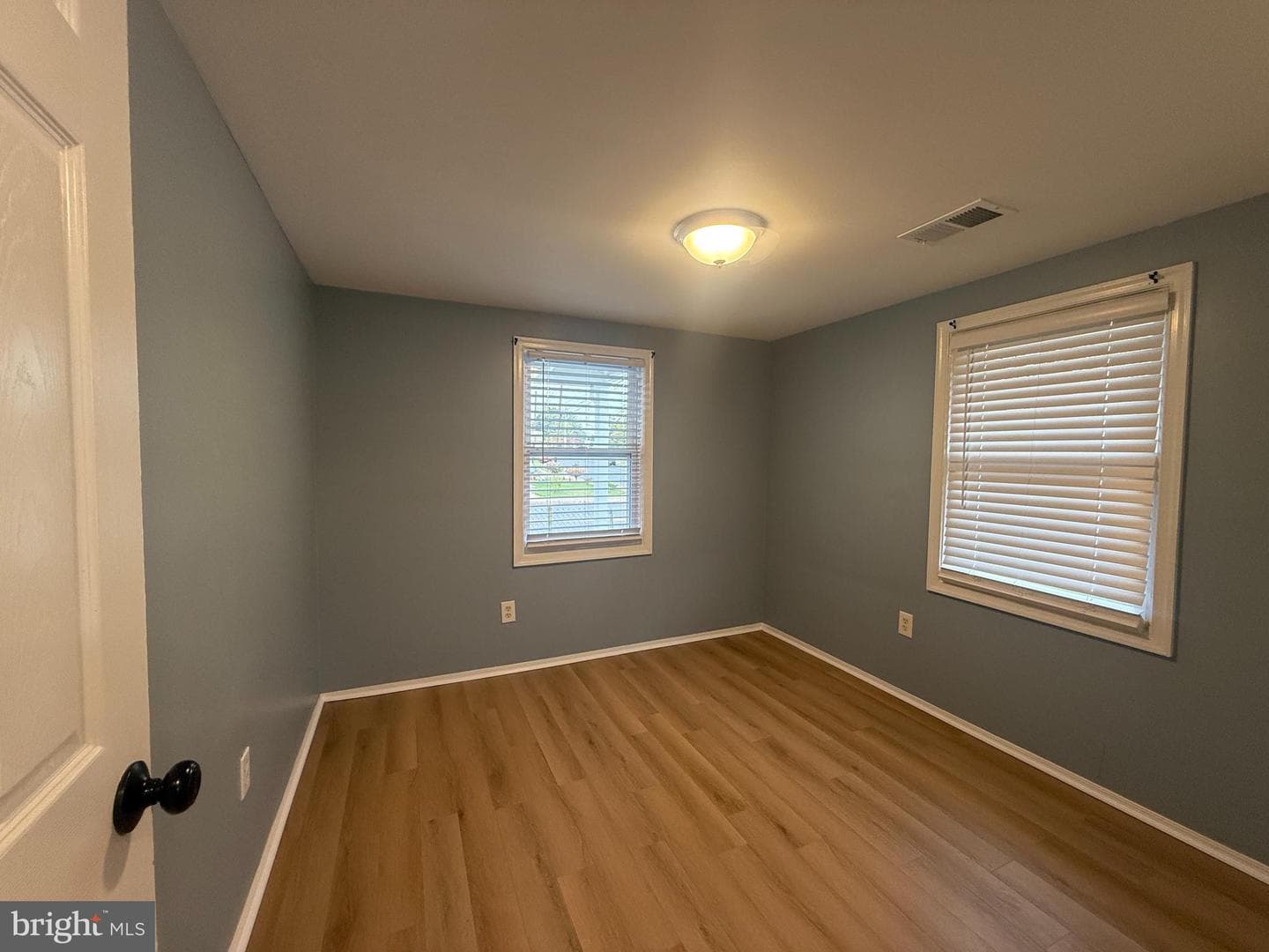 518 Stratford Avenue photo 8