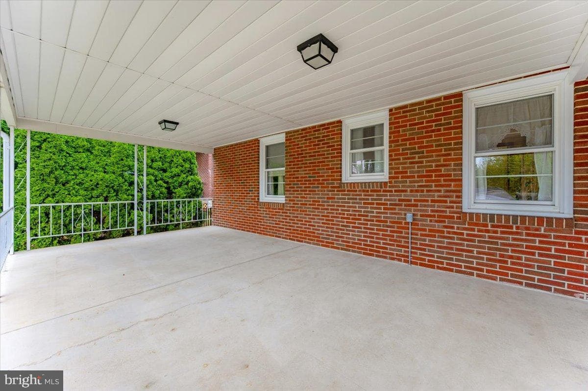 228 Bryan Place photo 59