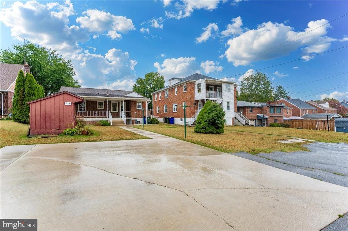 228 Bryan Place photo 64