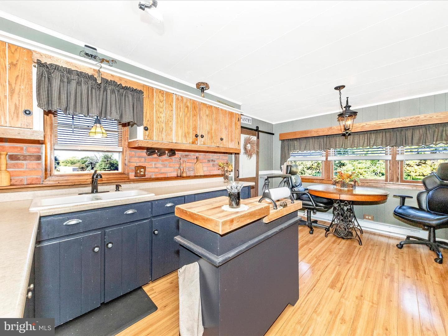 13433 Kretsinger Road photo 27