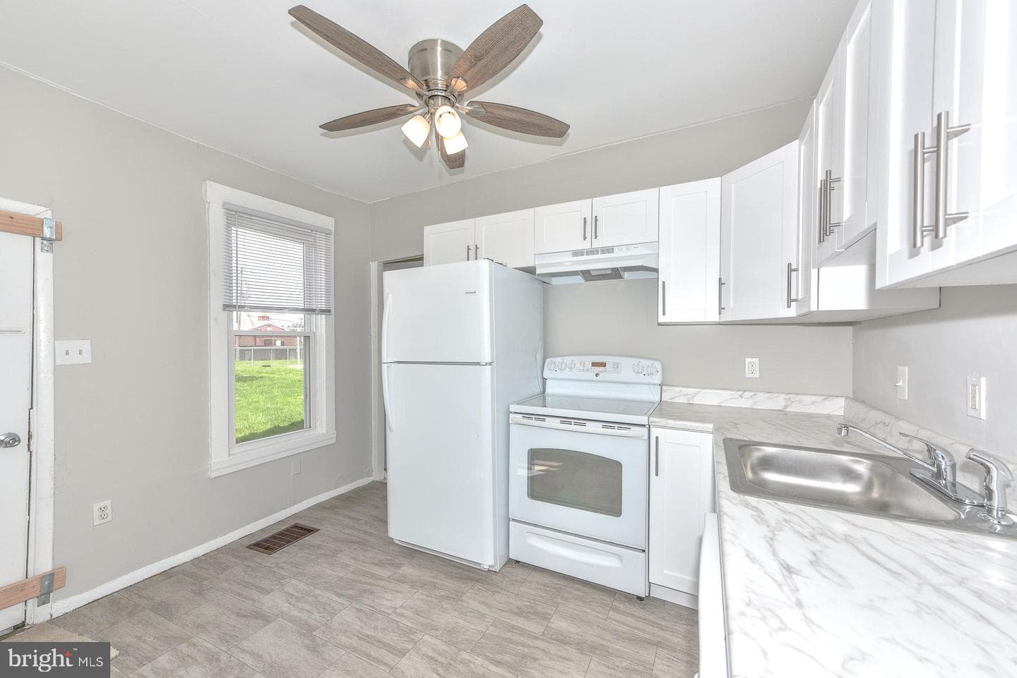 1037 & 1037 1/2 Spruce Street photo 23