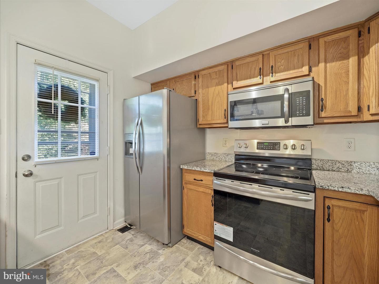 1006 W Irvin Avenue photo 10