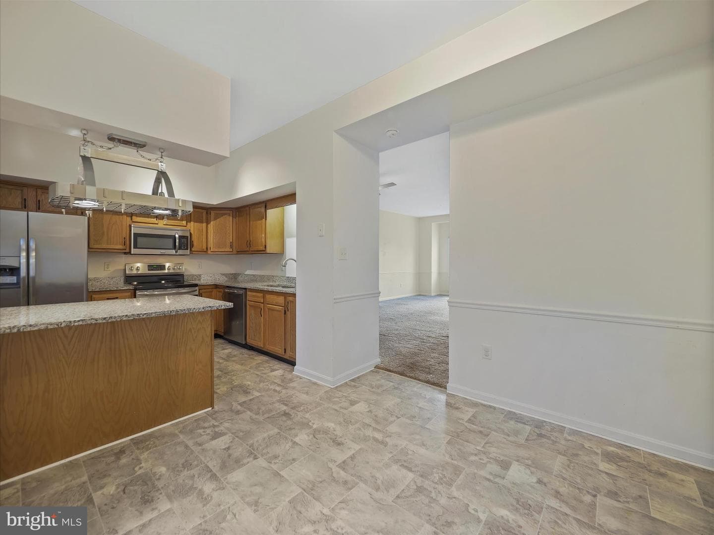 1006 W Irvin Avenue photo 11