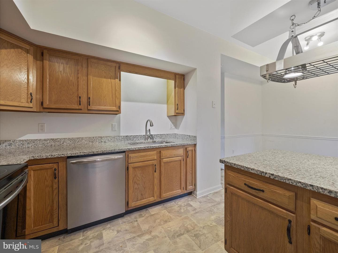 1006 W Irvin Avenue photo 12