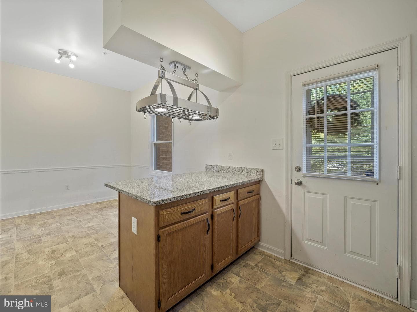 1006 W Irvin Avenue photo 13