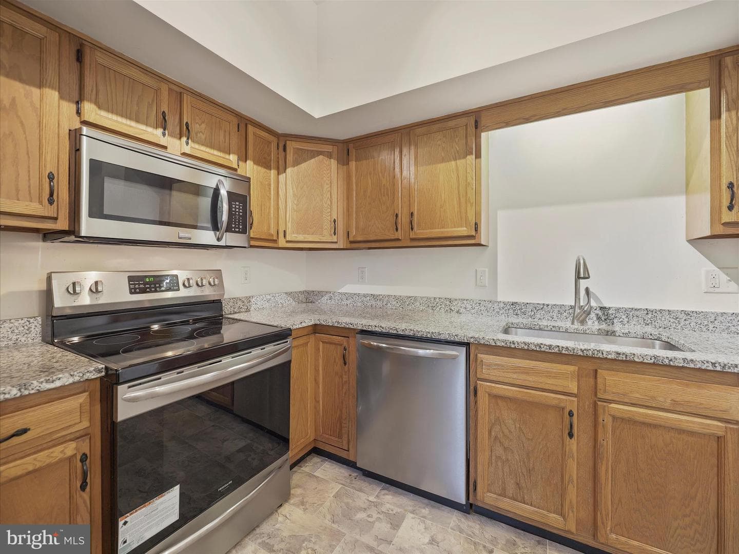 1006 W Irvin Avenue photo 14