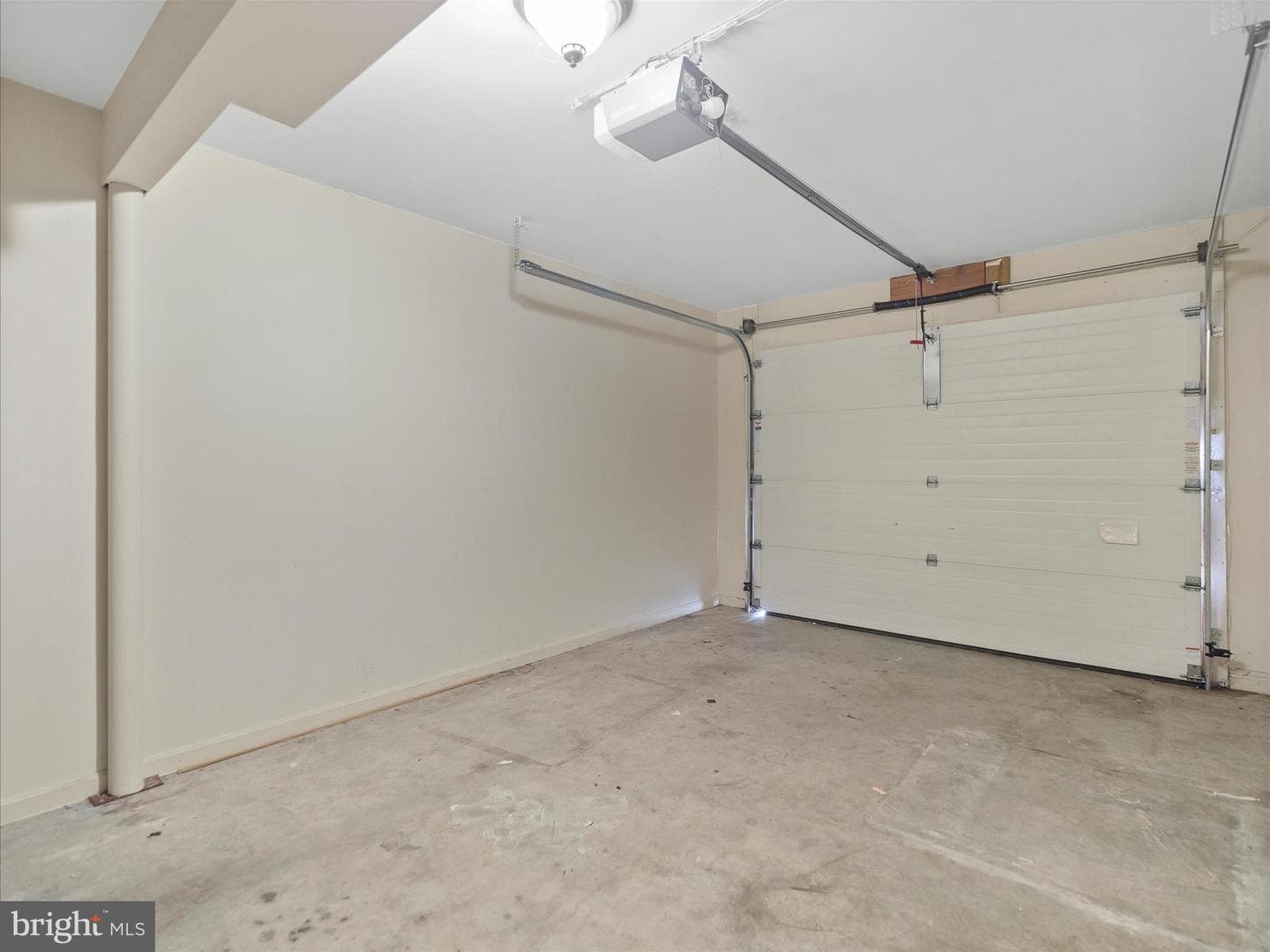 1006 W Irvin Avenue photo 26