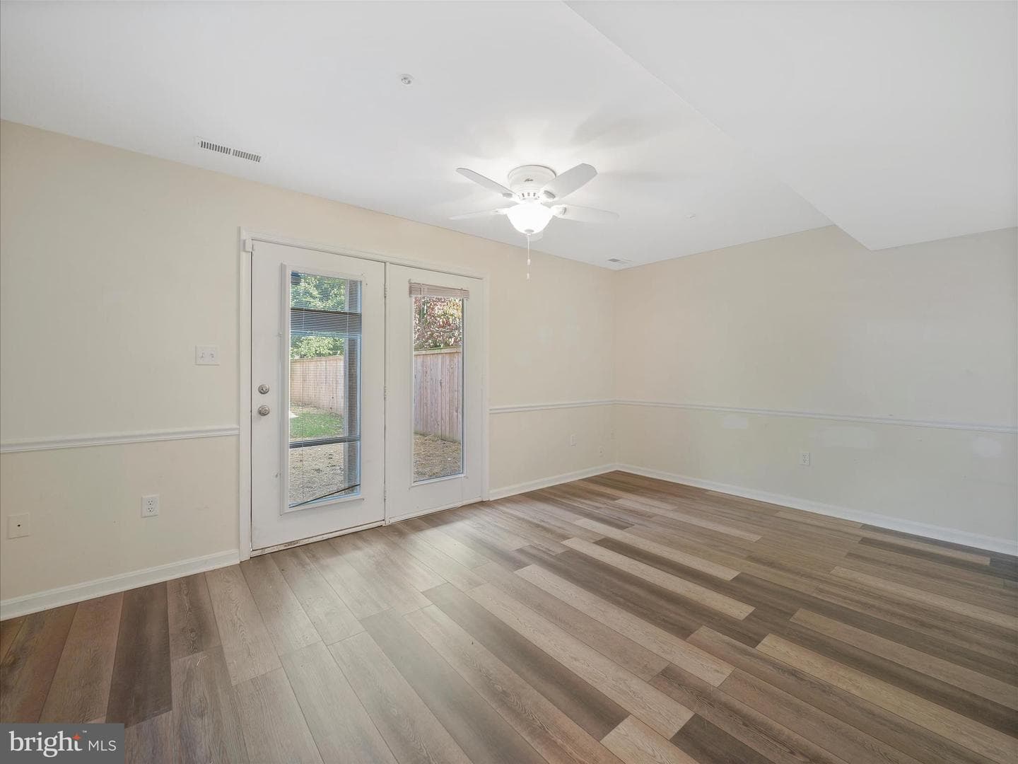 1006 W Irvin Avenue photo 28