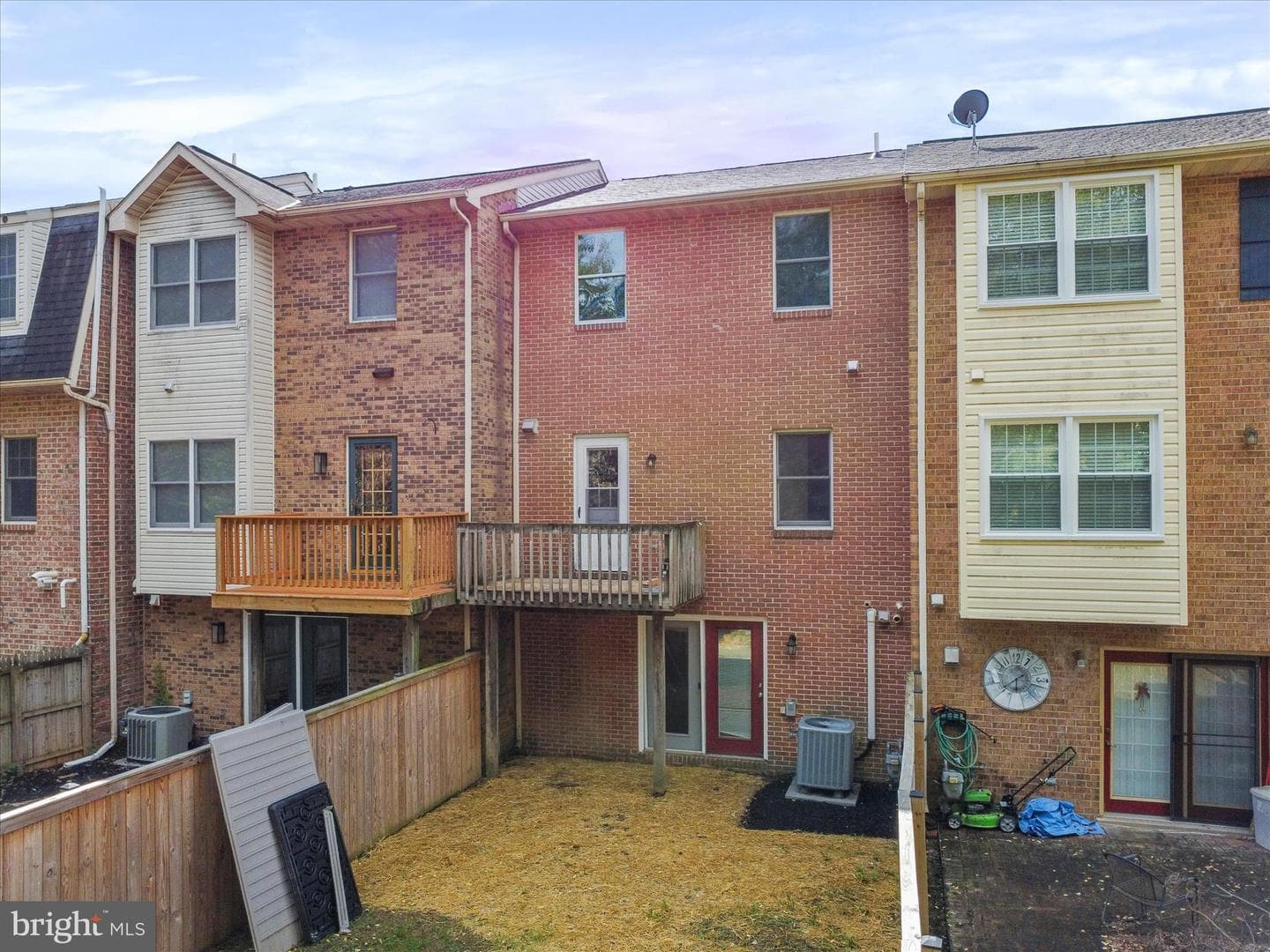 1006 W Irvin Avenue photo 31