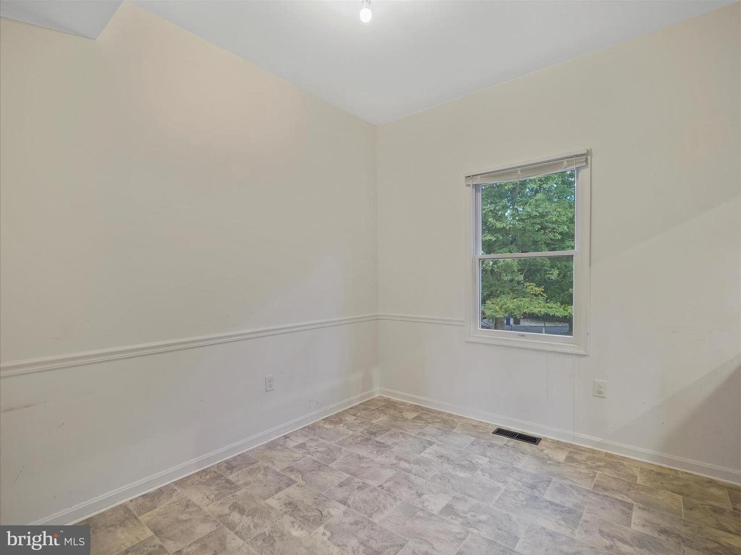 1006 W Irvin Avenue photo 8