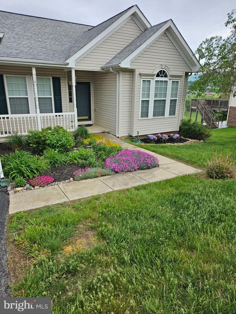 121 Colton Court photo 3