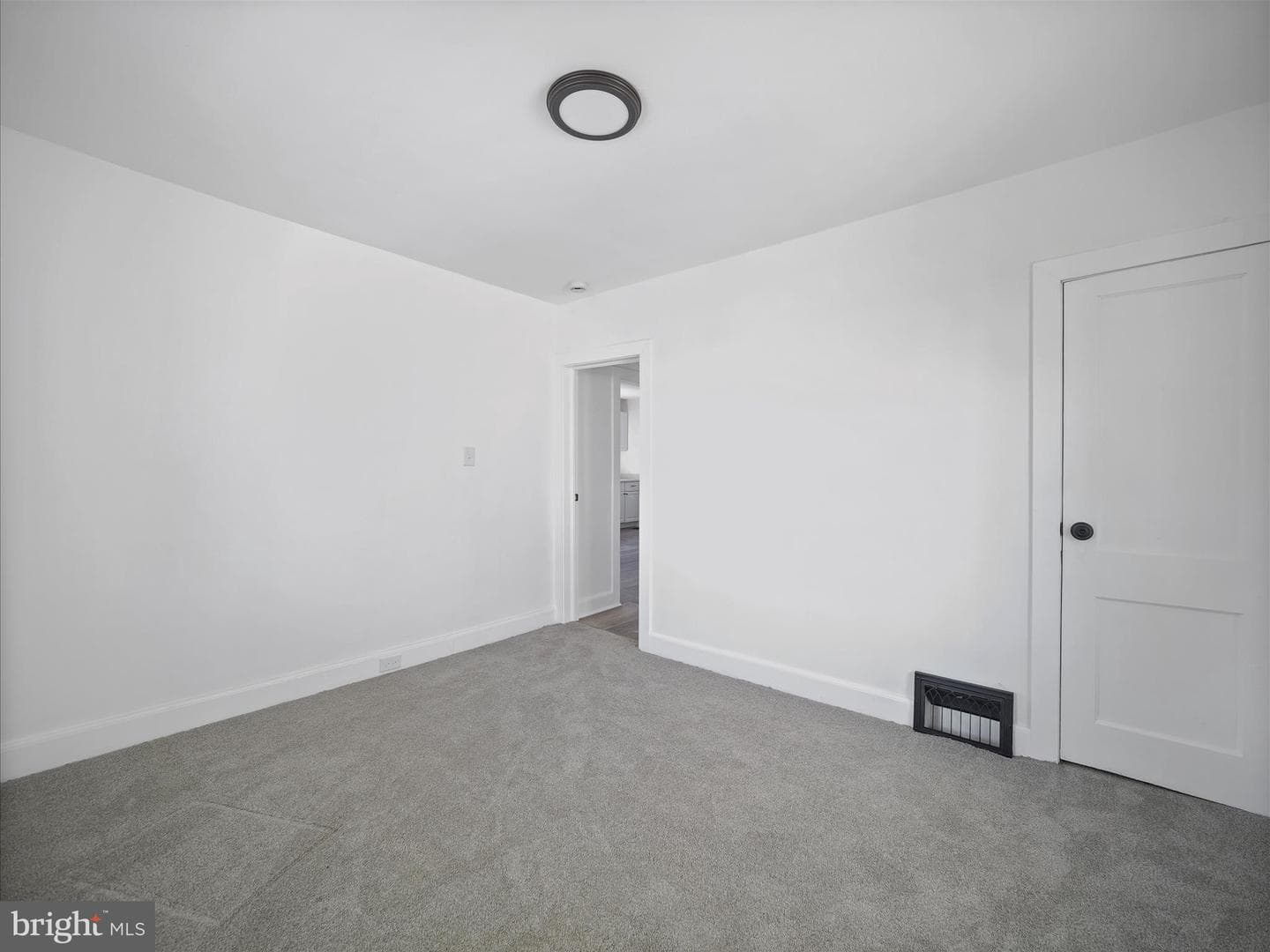 541 Guilford Avenue photo 11