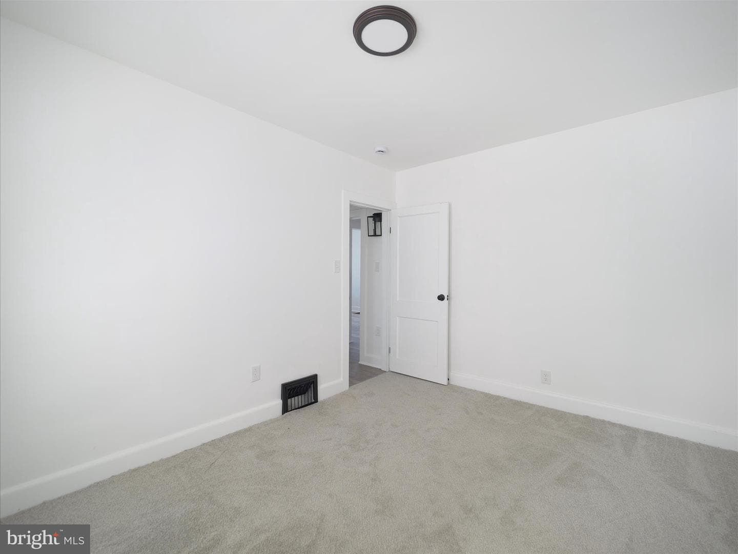 541 Guilford Avenue photo 12