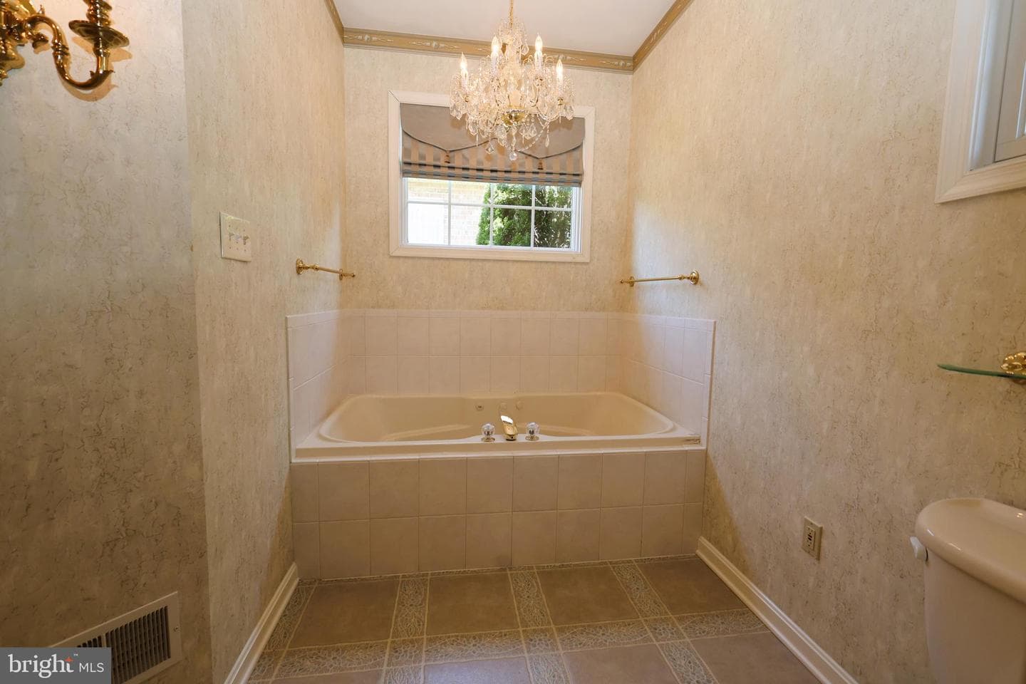650 Trafalgar Drive photo 13