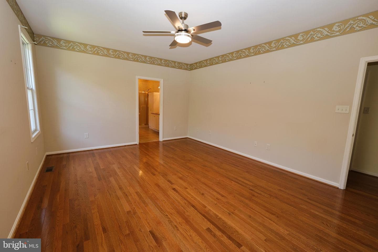 650 Trafalgar Drive photo 15