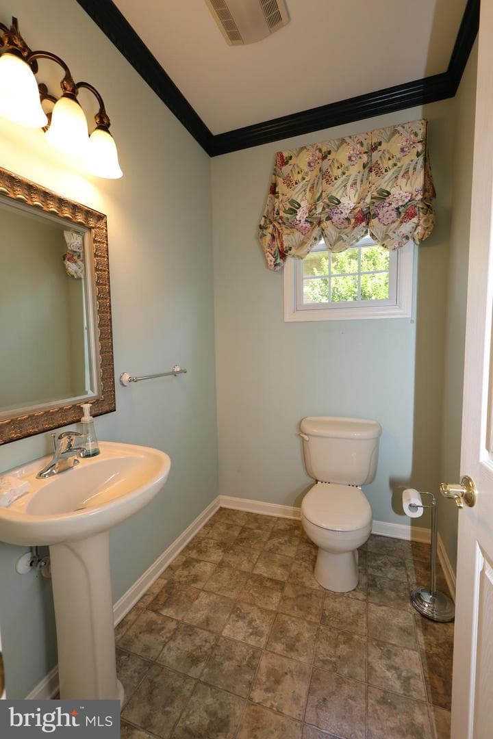 650 Trafalgar Drive photo 6