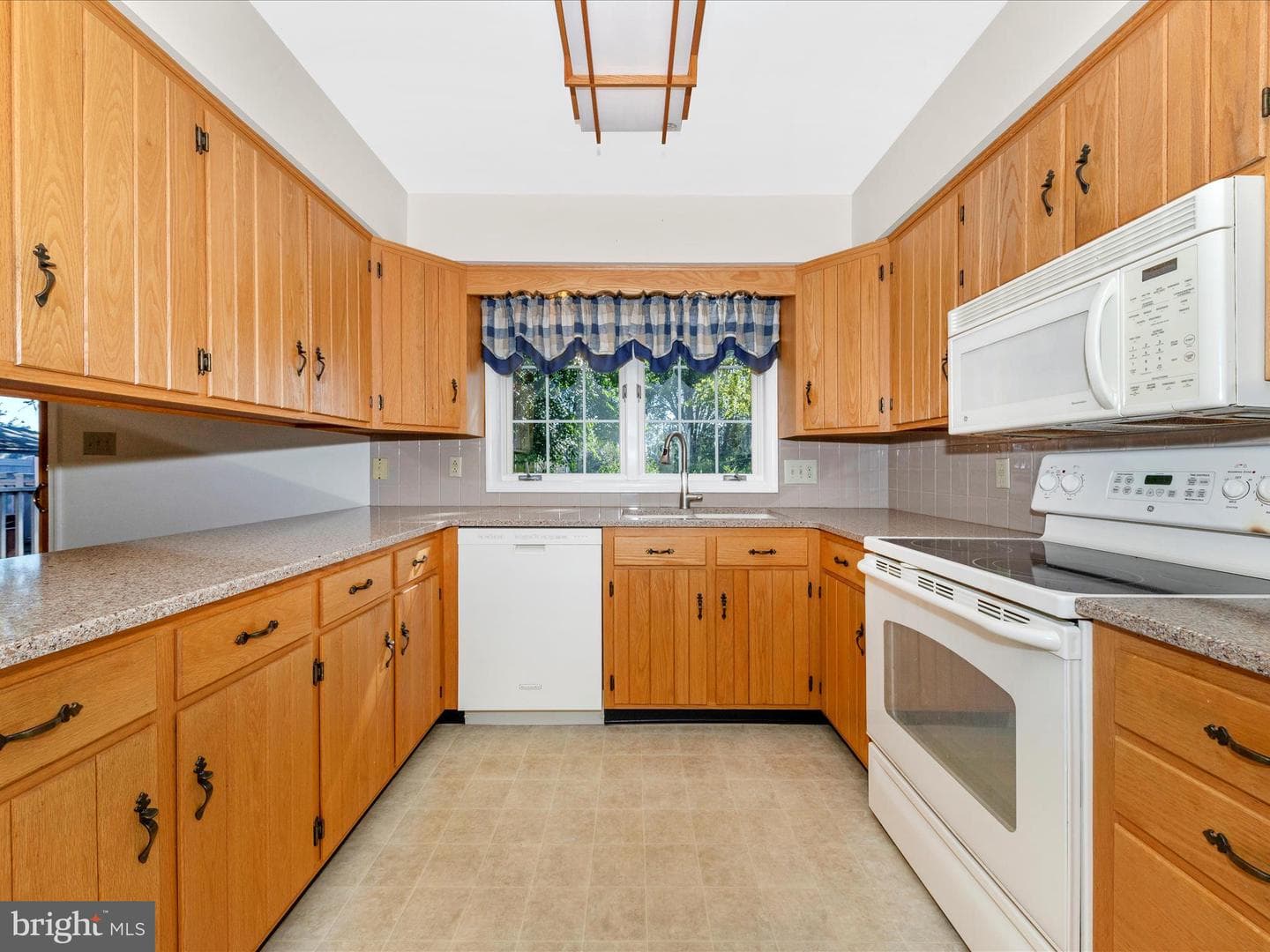18213 Summerlin Drive photo 11