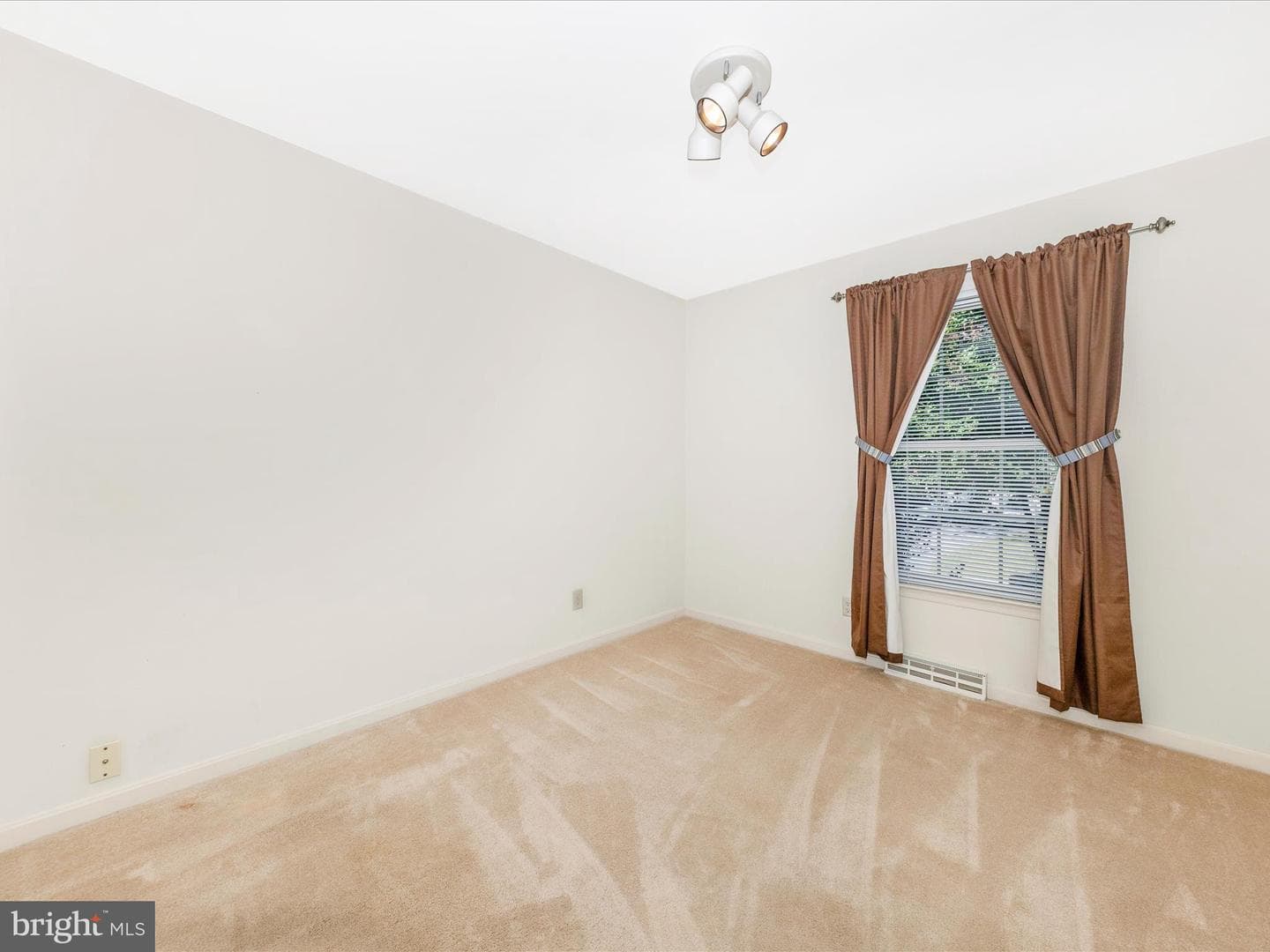 18213 Summerlin Drive photo 24