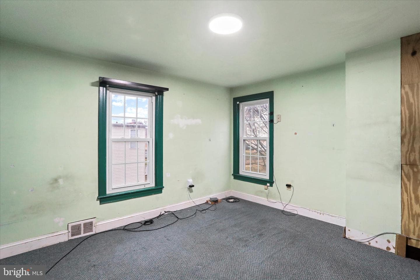 142 East Avenue photo 23