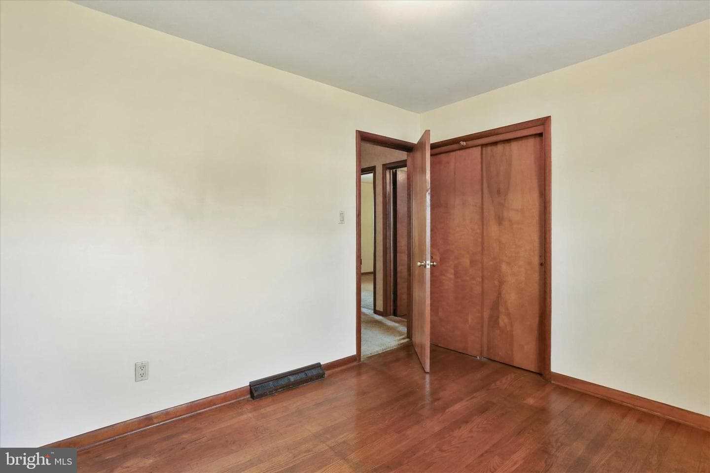 18531 Kent Avenue photo 11
