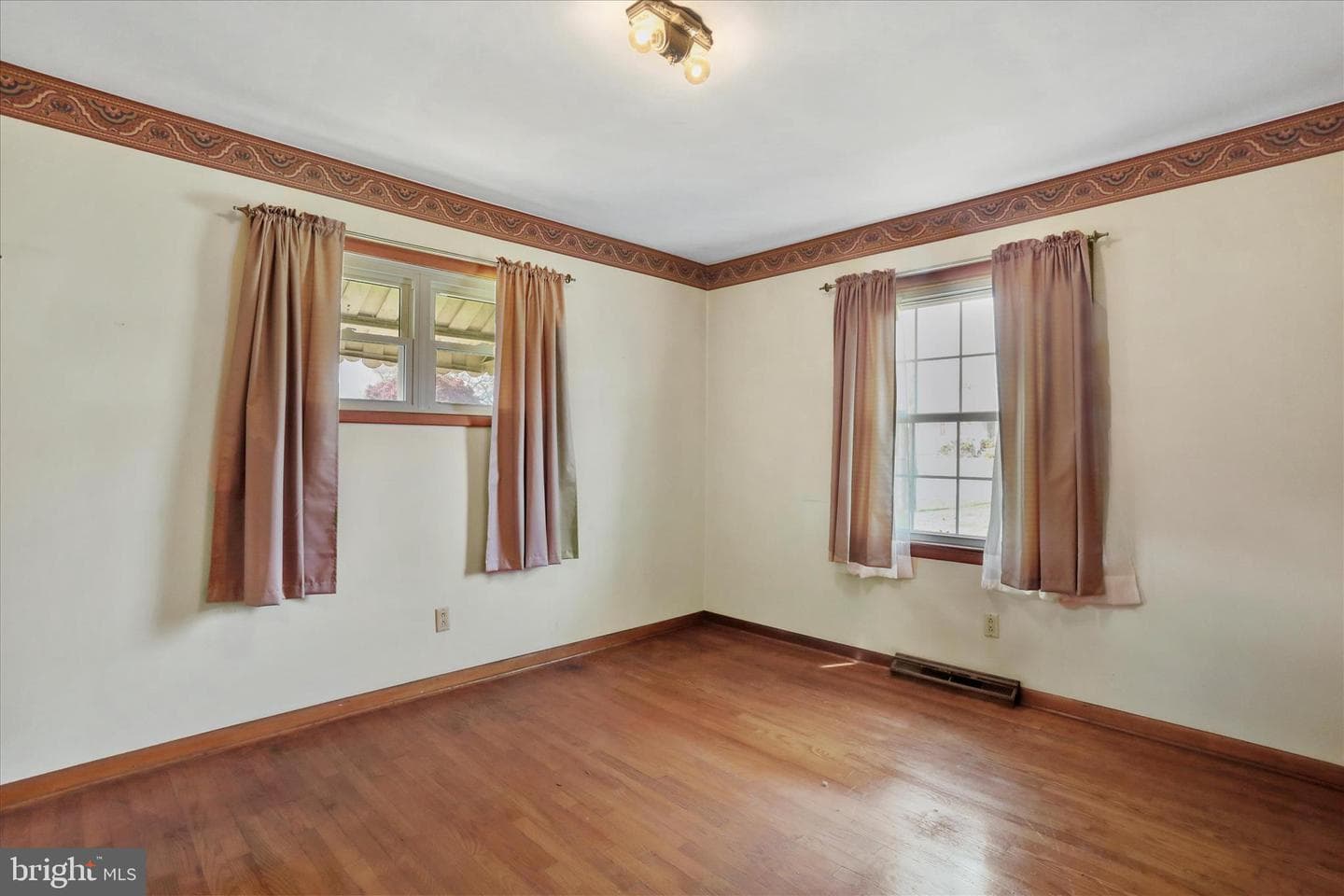 18531 Kent Avenue photo 13