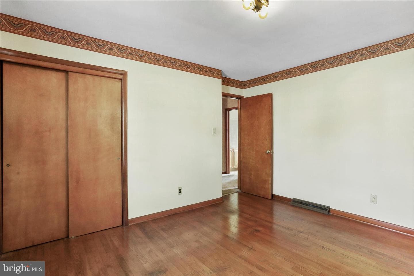 18531 Kent Avenue photo 14