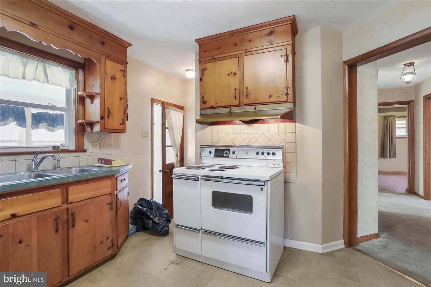 18531 Kent Avenue photo 5