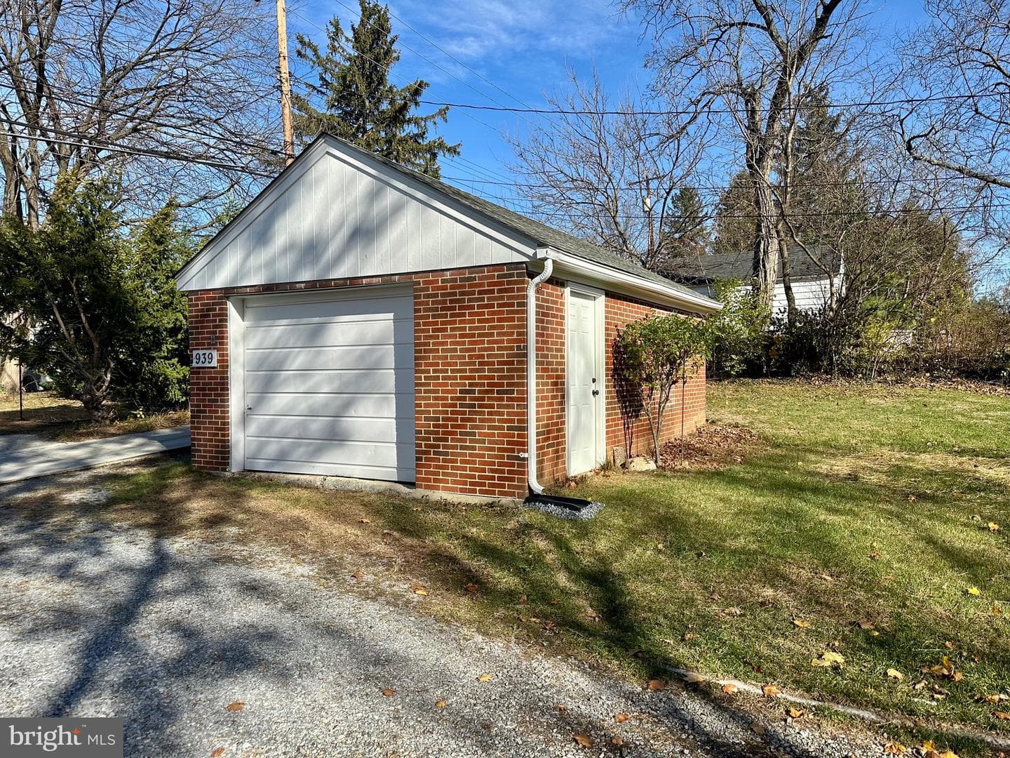 939 View Street photo 24