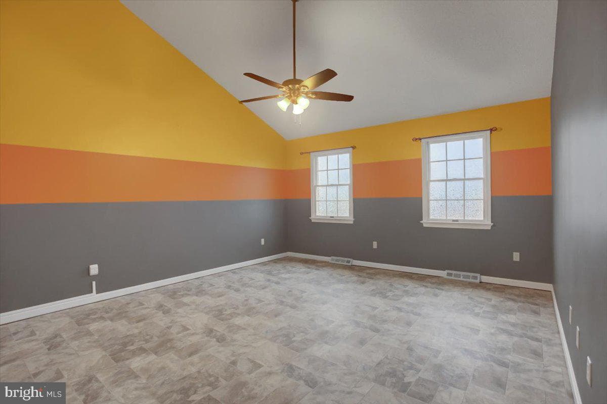 12930 Oak Hill Avenue photo 28