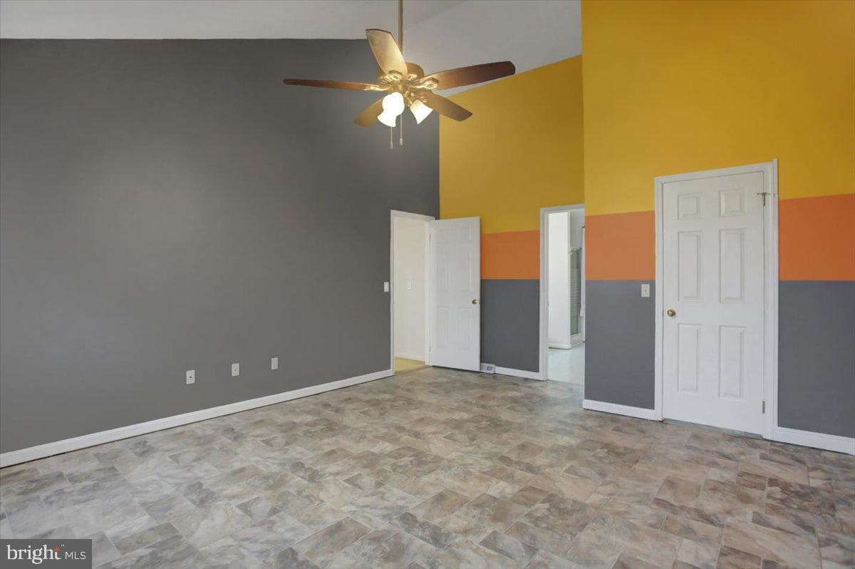 12930 Oak Hill Avenue photo 30