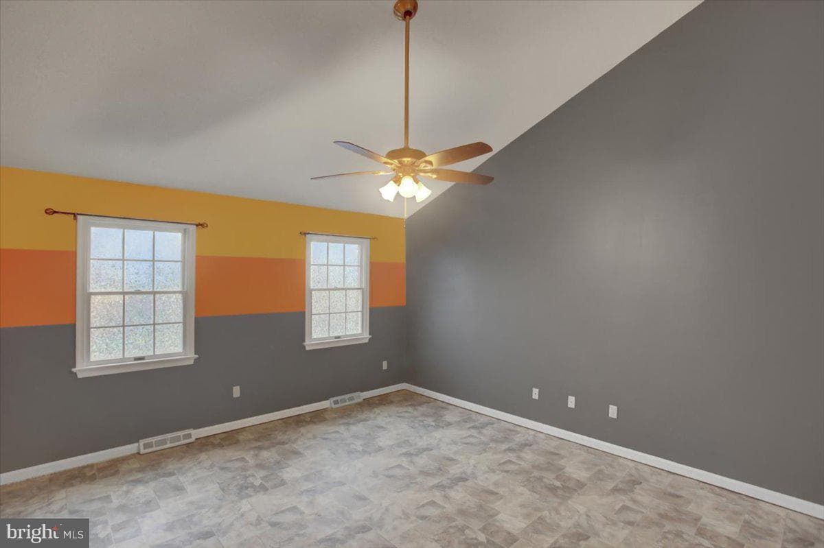 12930 Oak Hill Avenue photo 31