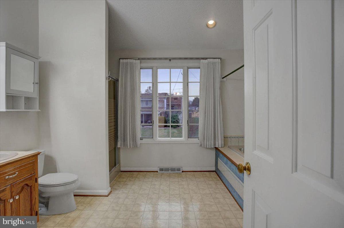 12930 Oak Hill Avenue photo 32