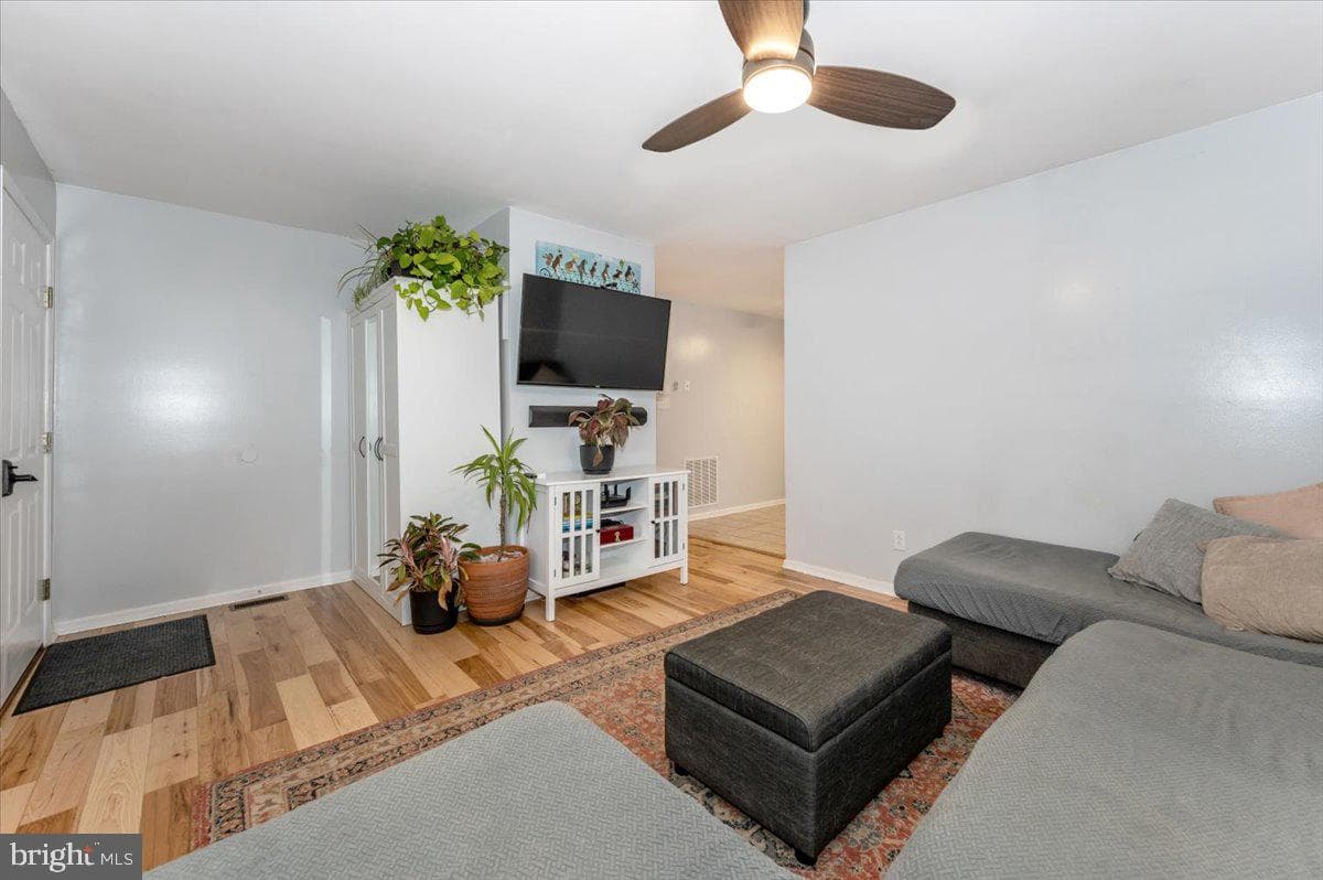 1024 Kasinof Avenue photo 8