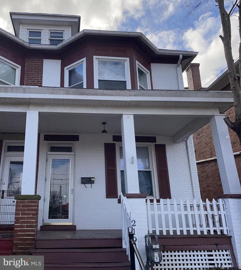 219 W Howard Street W photo 11