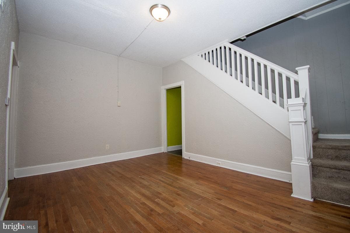 219 W Howard Street W photo 3