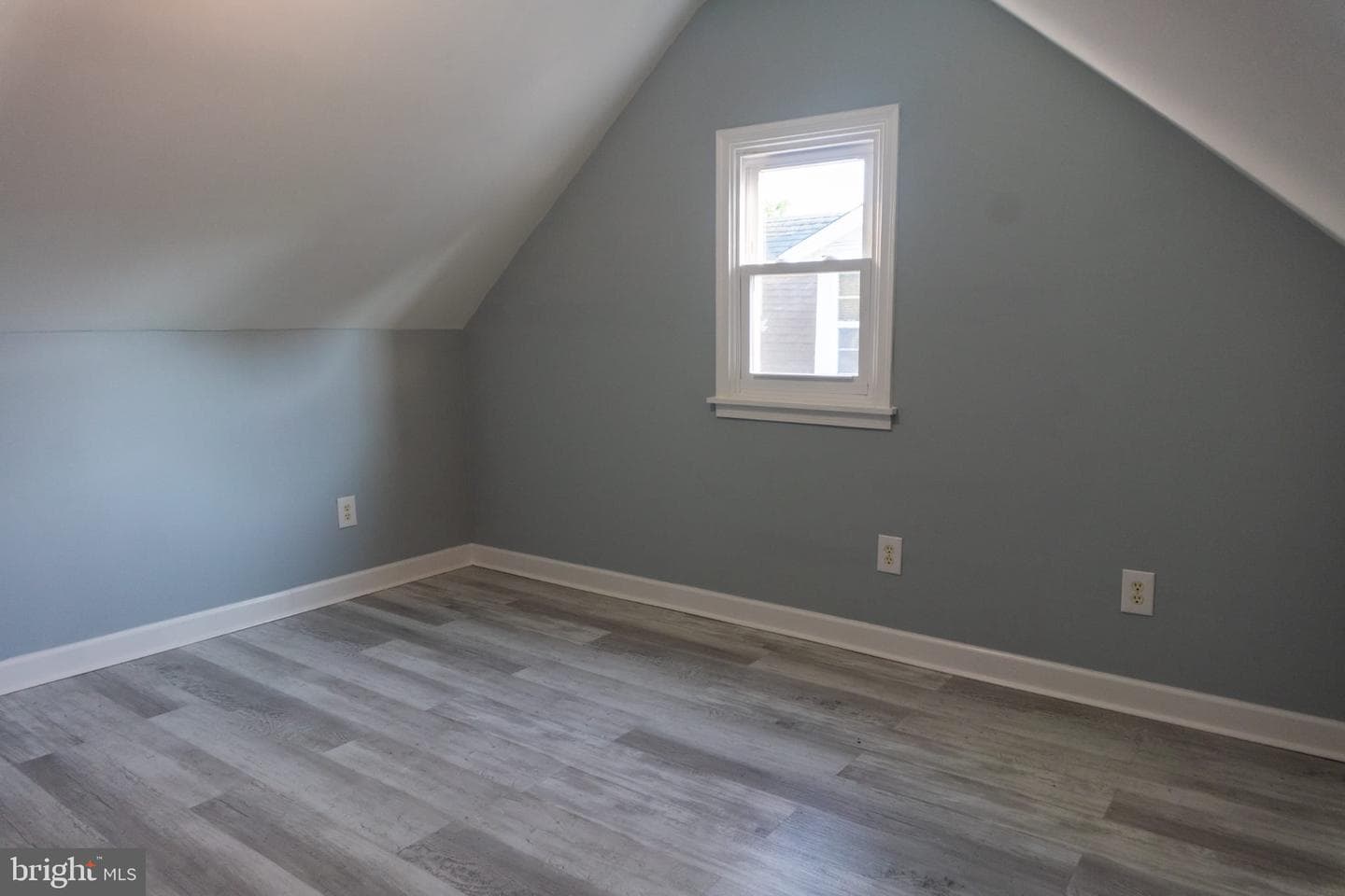 842 Guilford Avenue photo 10