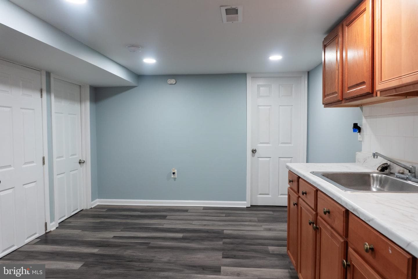 842 Guilford Avenue photo 12