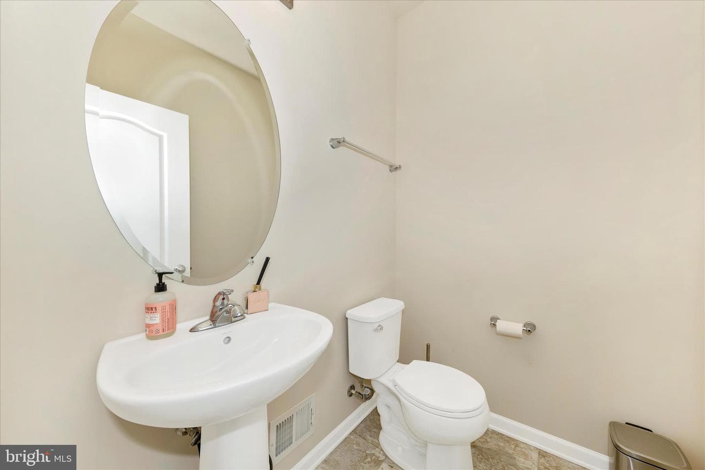 20213 Capital Lane photo 18