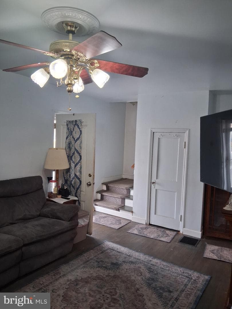 446 Stratford Avenue photo 8