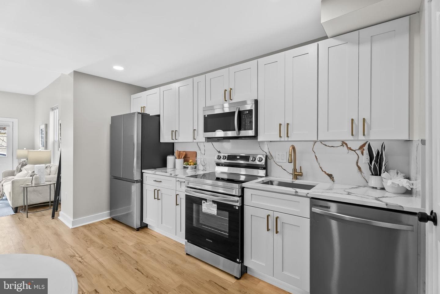 432 Cook Street photo 3