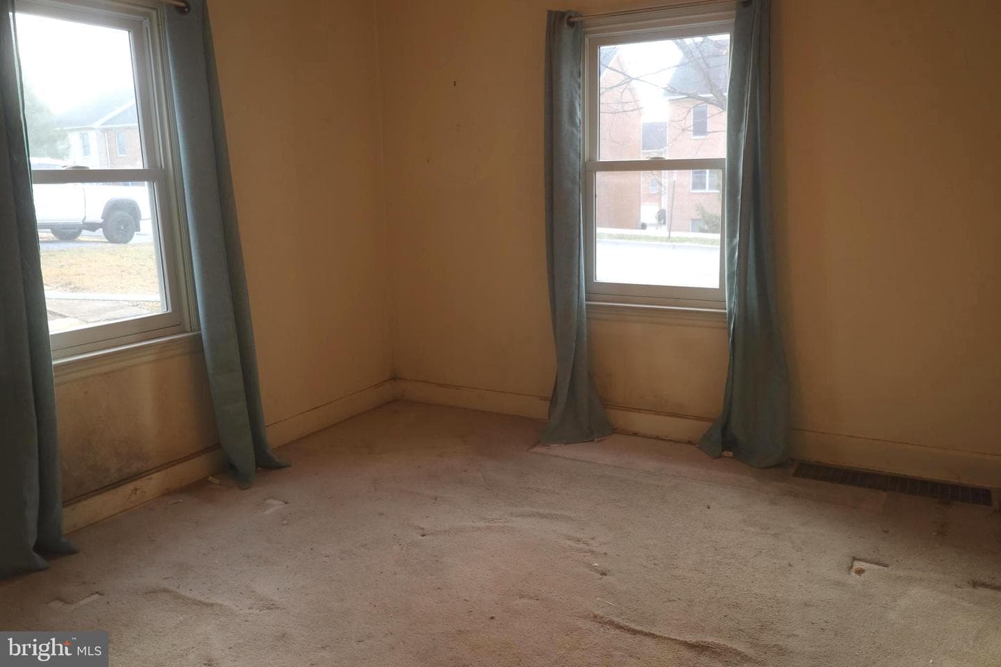 526 Pangborn Boulevard photo 12