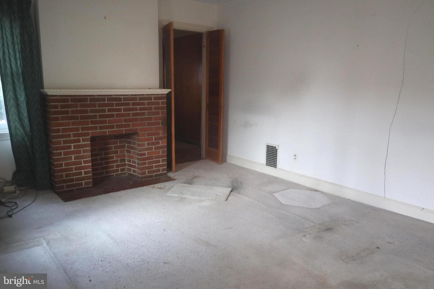 526 Pangborn Boulevard photo 15