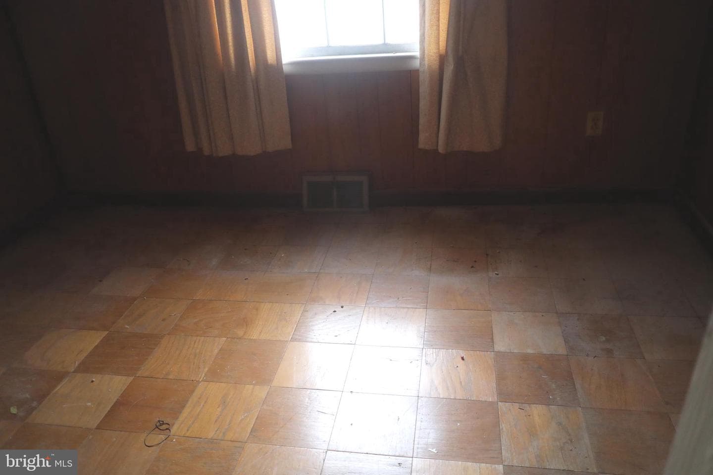 526 Pangborn Boulevard photo 17
