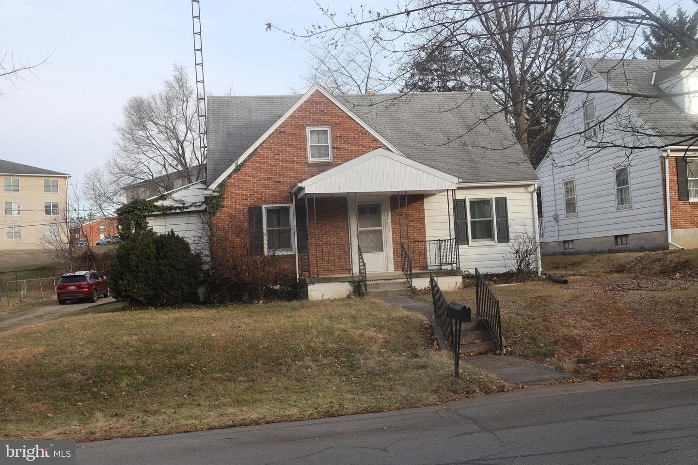 526 Pangborn Boulevard photo 2