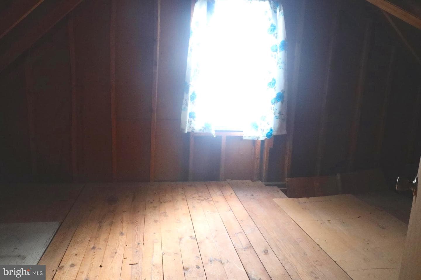 526 Pangborn Boulevard photo 27